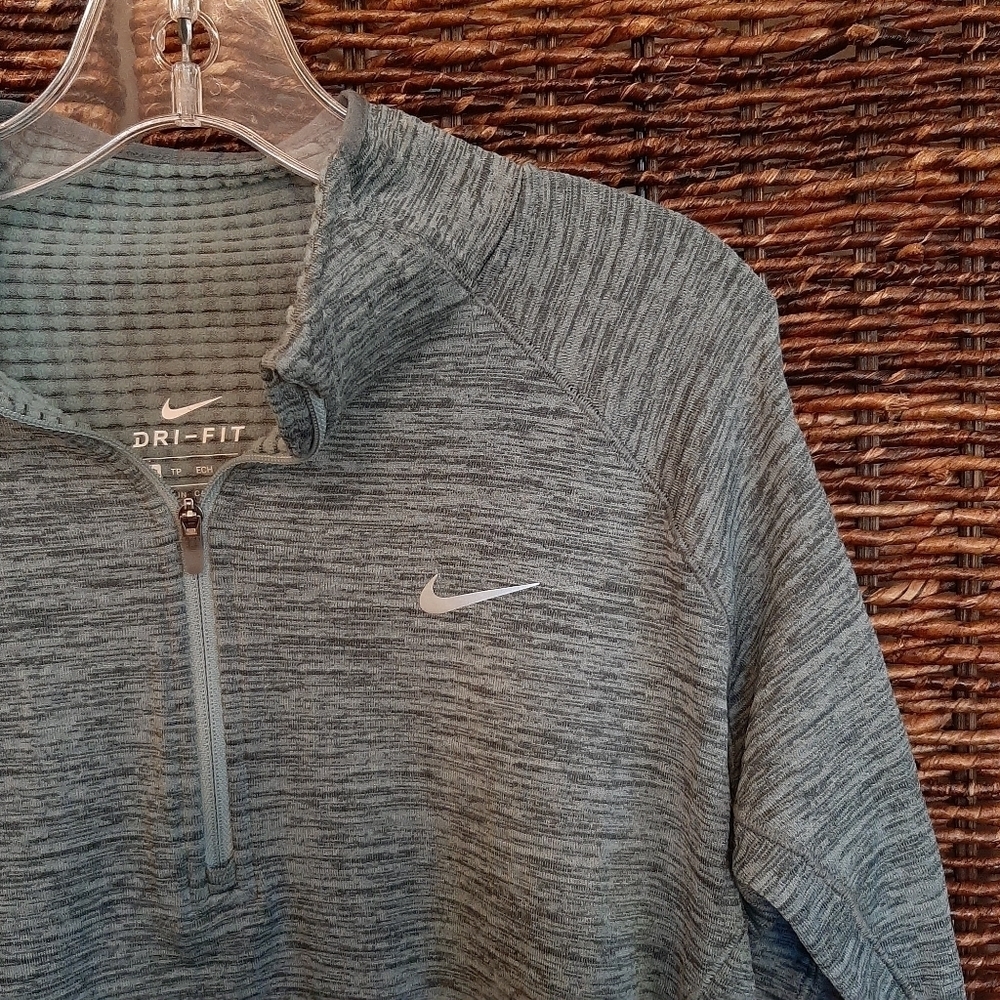 Nike Shirt Women's XS Blue Element Sphere 1/2 Zip Reflective Dri Fit 686963-393 - Picture 5 of 11